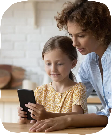 Förderkraft mit Kind beim Lernen